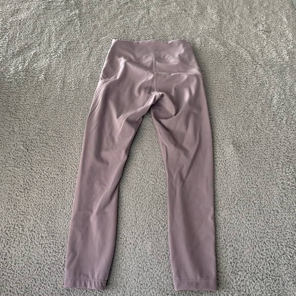 Lululemon Instill High-Rise Tight 25"
Violet Verbena size 4 - Picture 3 of 6
